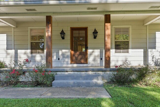 Building Photo - 117 McCree Dr