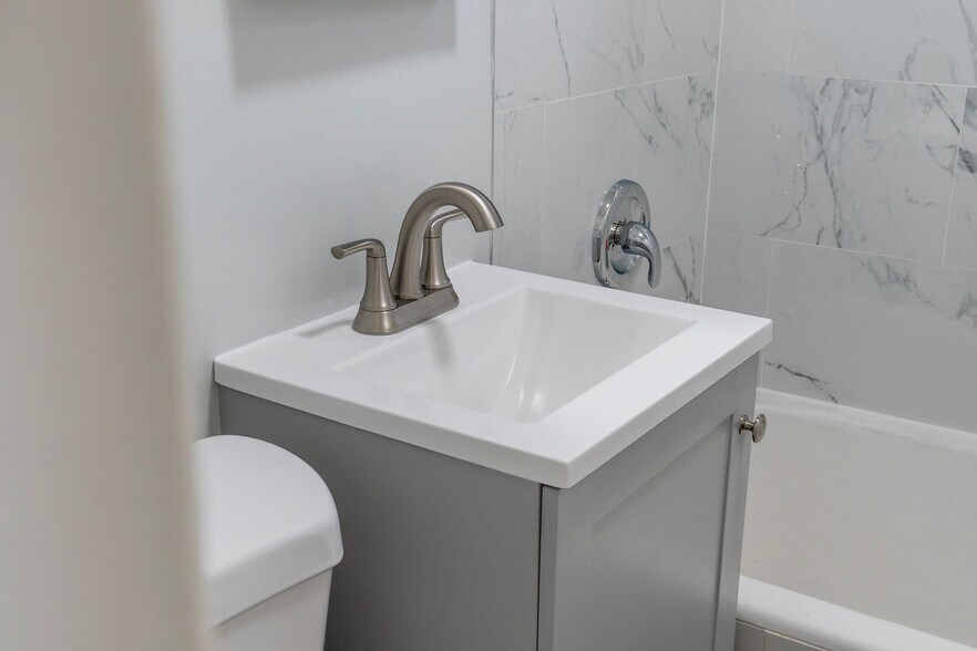 Building Photo - 1109 Loma Ave