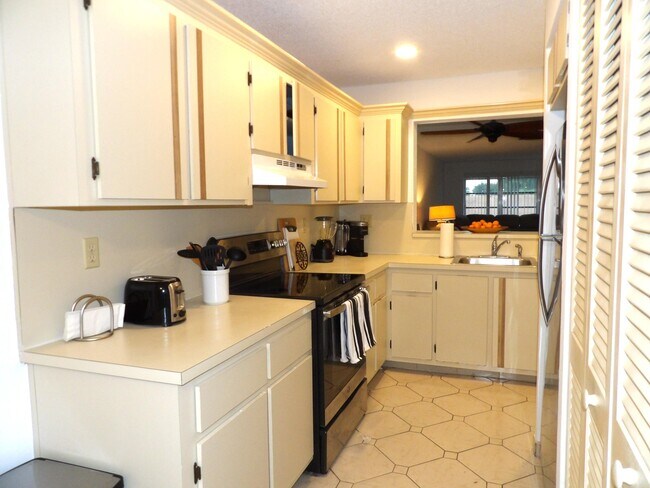 Building Photo - 13283 Pineapple Palm Ct