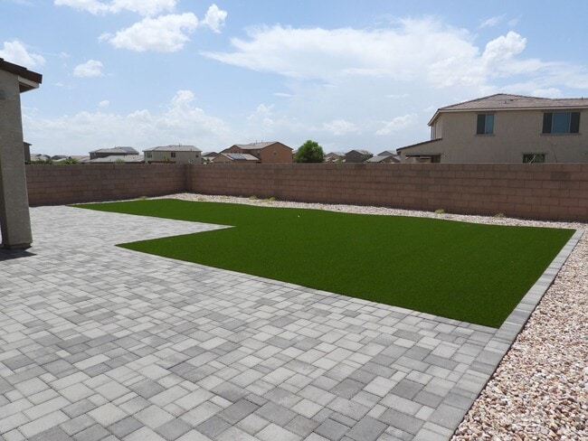 Building Photo - 4 Bedroom 2.5 Bathroom