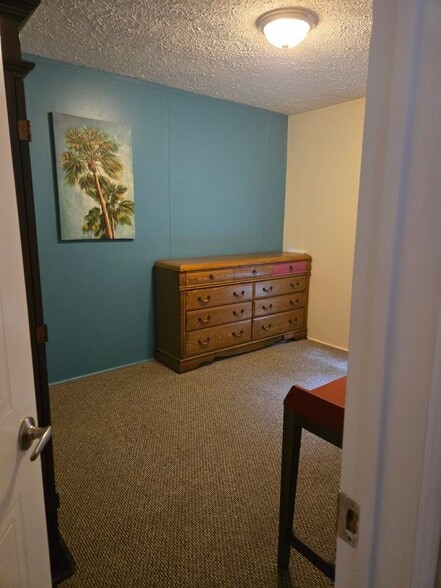 Building Photo - 2115 Bent Oak Ct