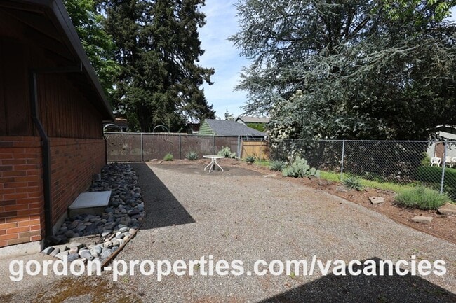 Building Photo - 14832 SE Cedar Ave