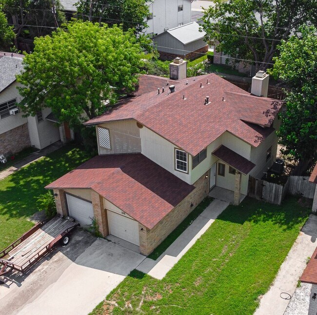 Building Photo - 1128 Royal Crest Dr