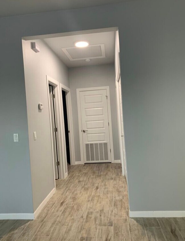 Building Photo - 3806 Valeria St