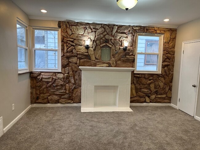 Building Photo - 6044 Mayflower Ave