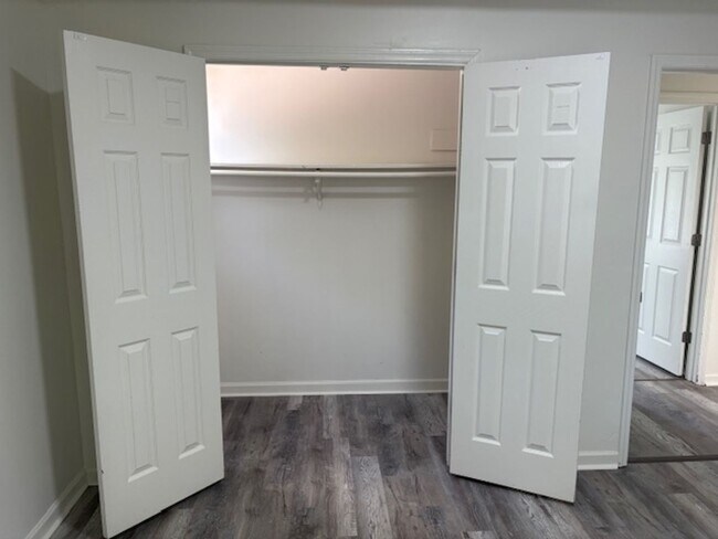 Building Photo - COMING SOON  LaVergne 3BR/1BA new floors, fresh paint, 1 acre lot