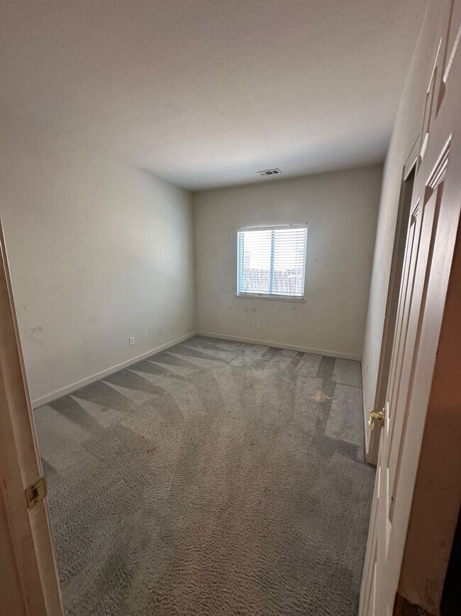 Building Photo - 3527 Griffith Dr