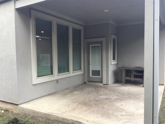 Building Photo - 421 Fair Oaks Dr