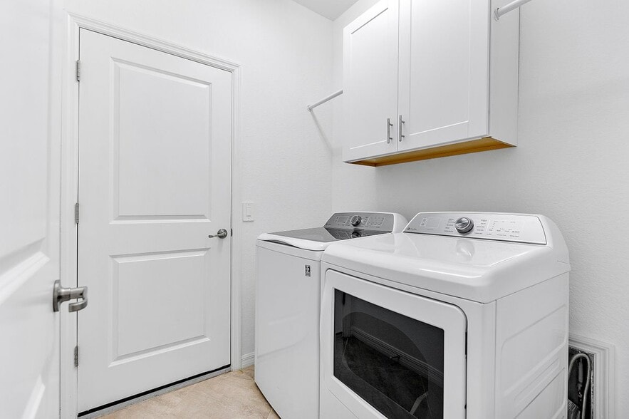 Building Photo - 43545 Treadway Dr