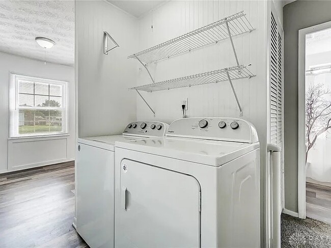 Building Photo - 393 Ridgebury Dr