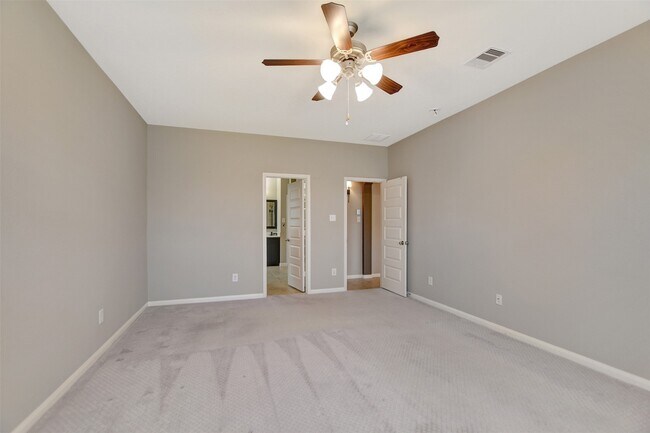 Building Photo - 18226 Russett Green Dr