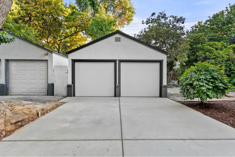 Building Photo - 5370 Moddison Ave