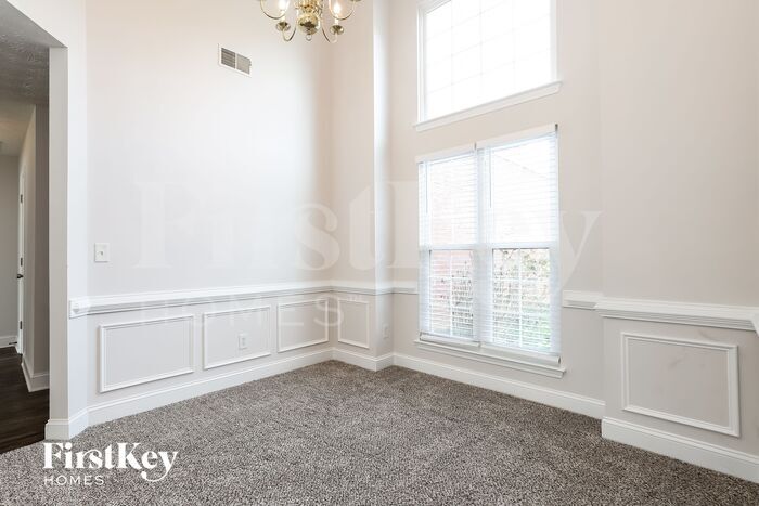 Building Photo - 807 Lazy Ln