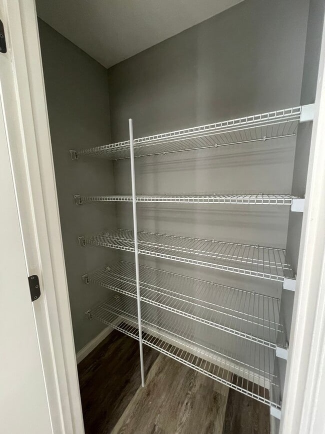 Building Photo - 3 Bedroom Single Family Home