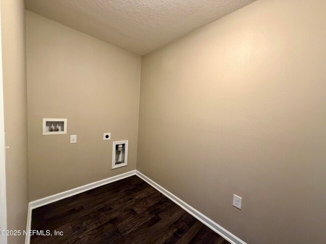 Building Photo - 3583 Sunfish Dr