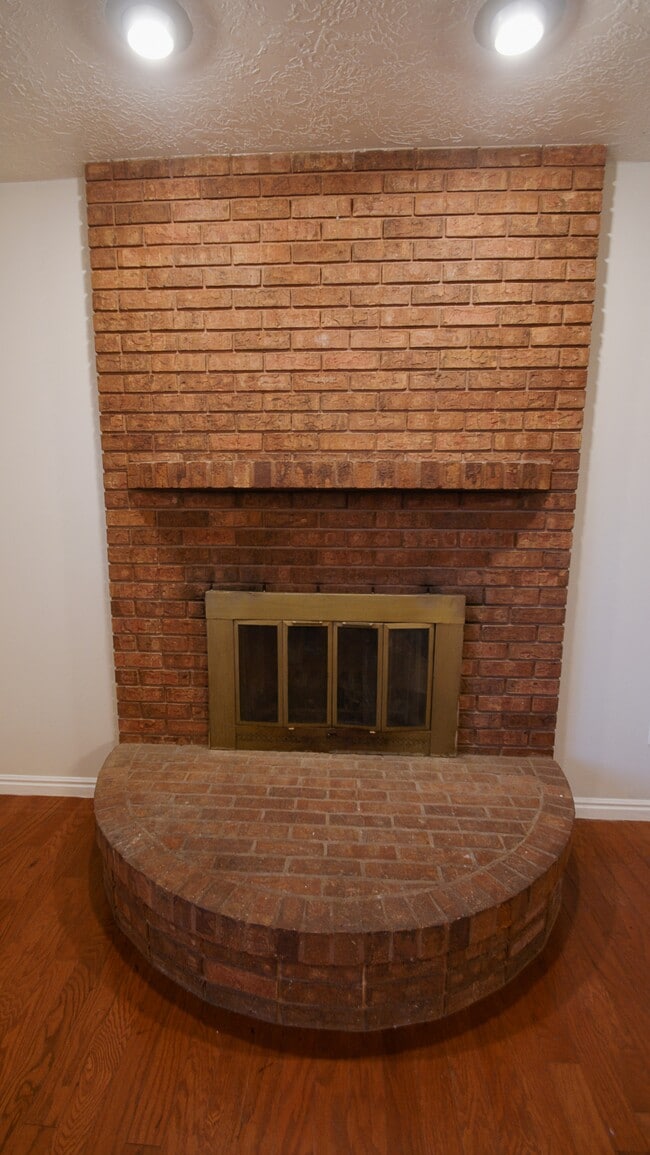 Building Photo - 2455 S Bluff Rd