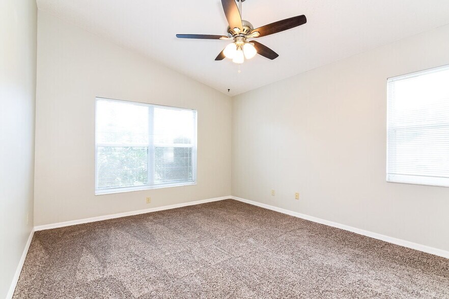 Building Photo - 704 Sand Ridge Dr
