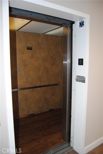 Building Photo - 1215 E San Antonio Dr