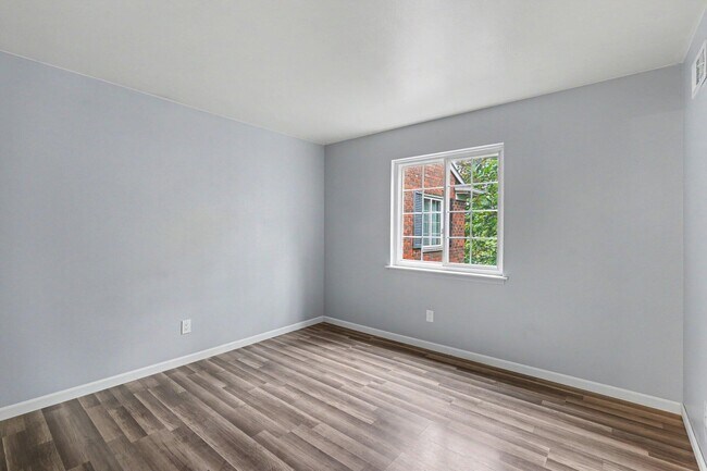 Building Photo - 25325 Shiawassee Cir