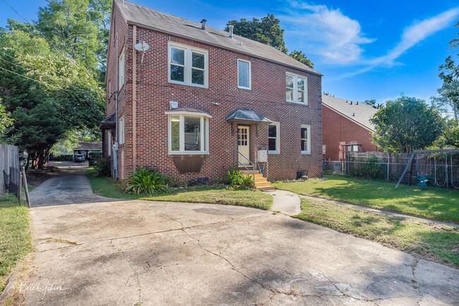 Building Photo - Beautiful 3 Bed 3 Bath