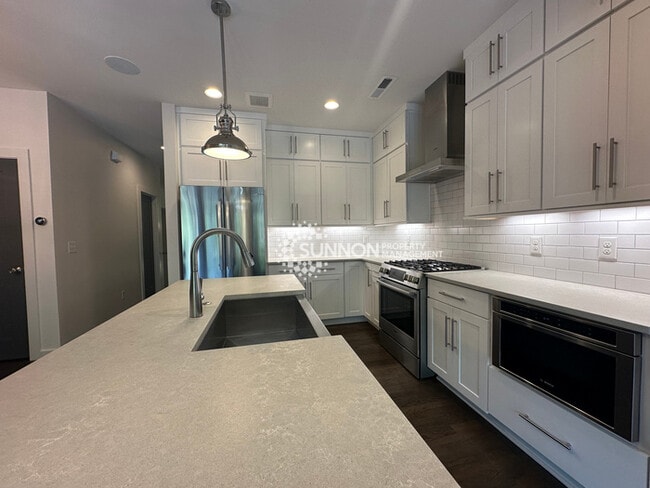Building Photo - 3 Bed 3.5 Bath Townhome in NODA
