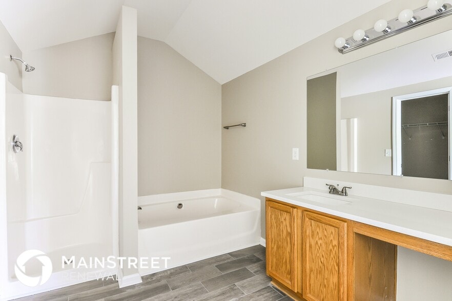 Building Photo - 5516 Landreaux Dr