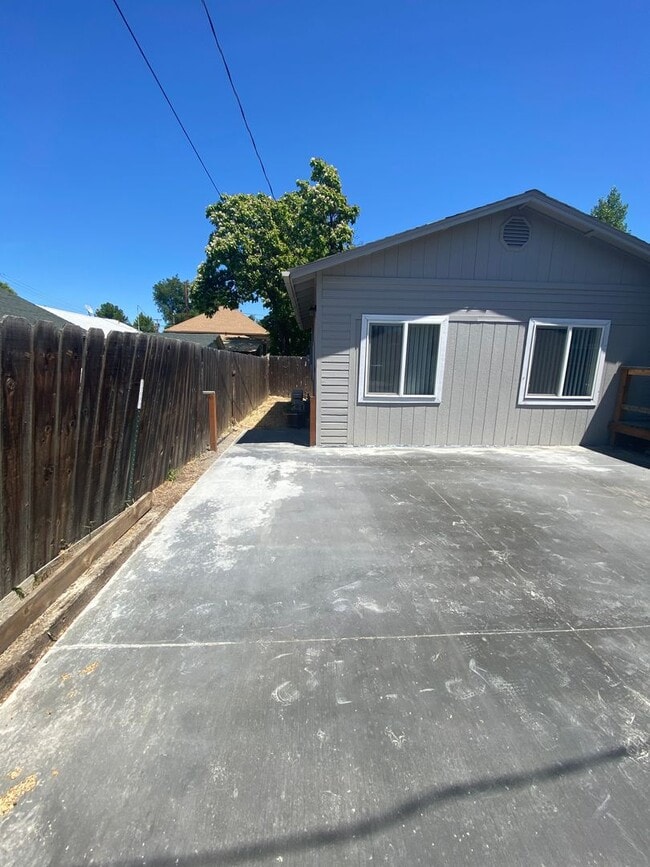 Building Photo - R311