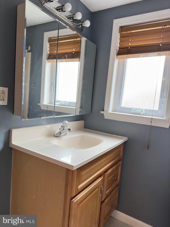 Building Photo - 1525 Montrose St