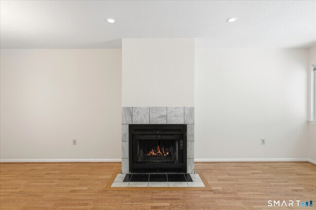 Building Photo - 83 Hilltop Dr