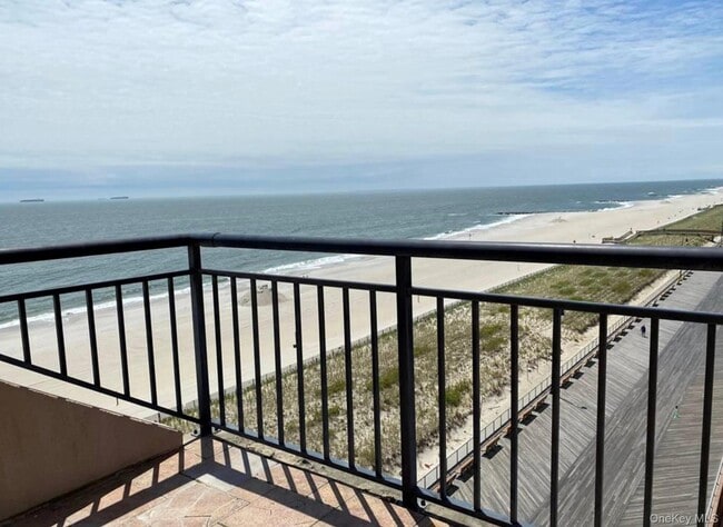 Building Photo - 100 W Broadway