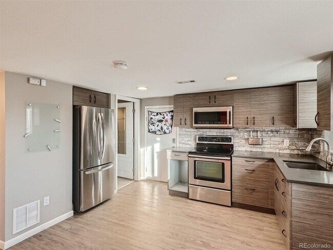 Building Photo - "Charming Studio Duplex Retreat in Englewood – Cozy 1 Bed, 1 Bath Gem!"