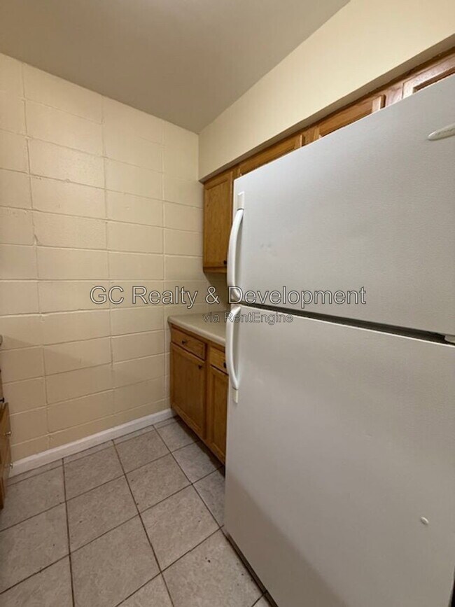 Building Photo - 245 Uteg St