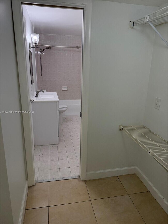 Building Photo - 5838 SW 74th Terrace
