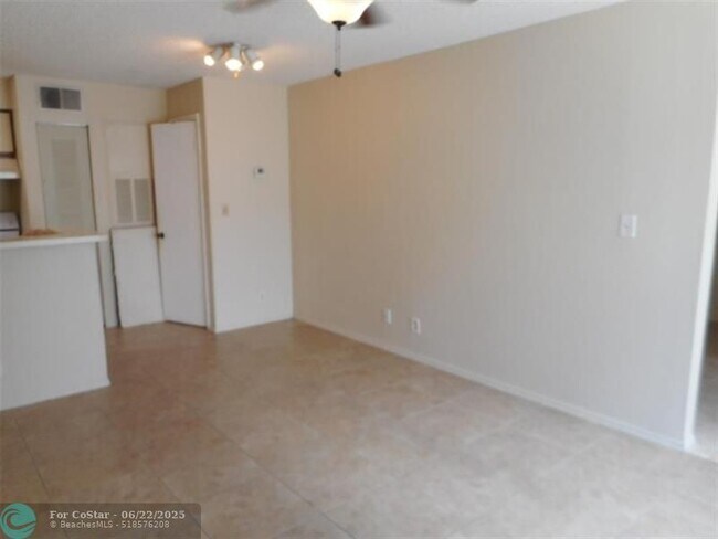 Building Photo - 2900 S University Dr