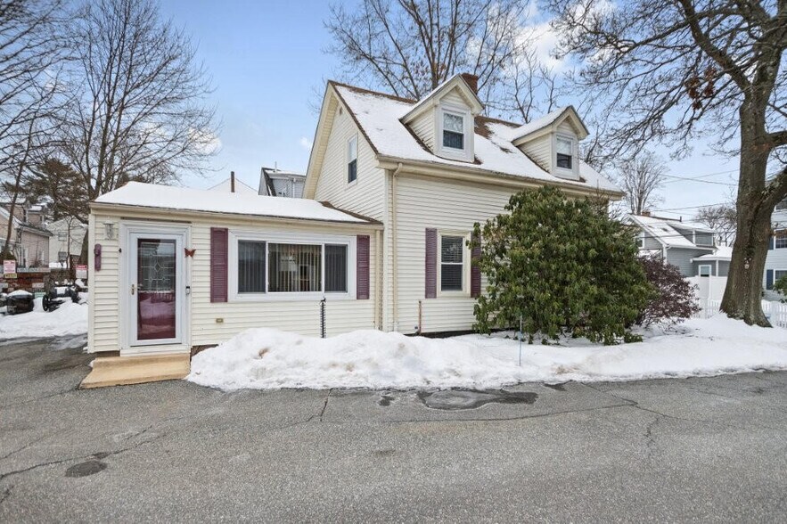 Primary Photo - 28 Ash St