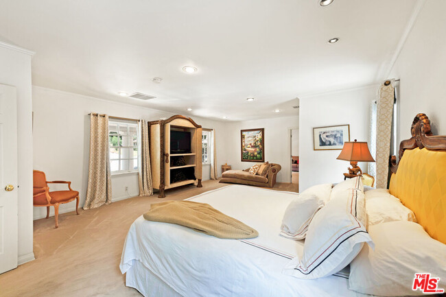 Building Photo - 1148 Coldwater Canyon Dr