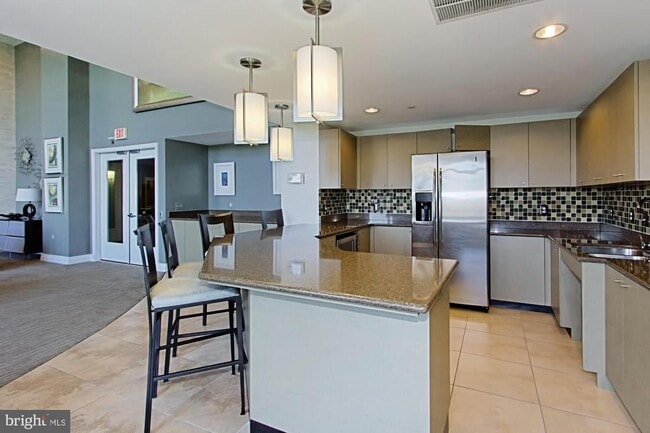 Building Photo - 2451 Midtown Ave