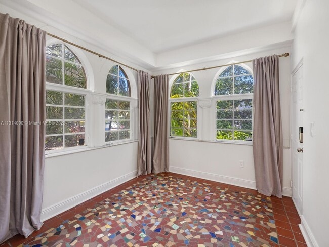 Primary Photo - 1528 Drexel Ave