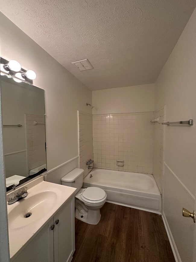 Building Photo - Move-in ready 3 bedroom, 2 bath brick home...