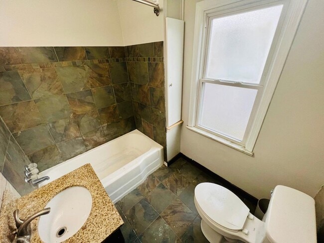 Building Photo - Bluestone Charm