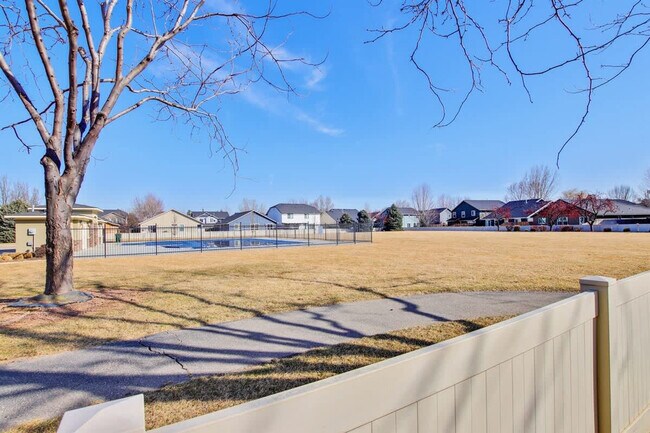 Building Photo - 2549 W Tango Creek Dr