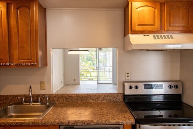 Building Photo - 505 E Dania Beach Blvd