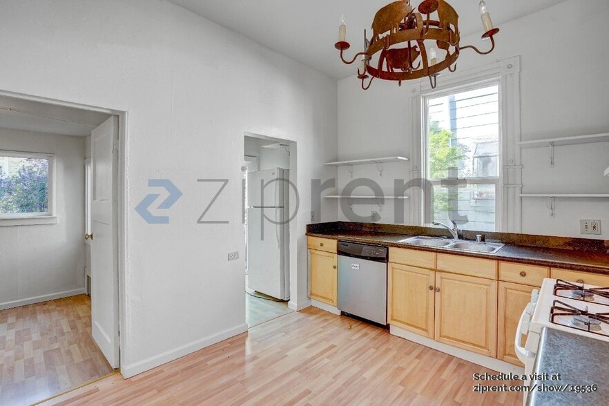Building Photo - 965 56th St