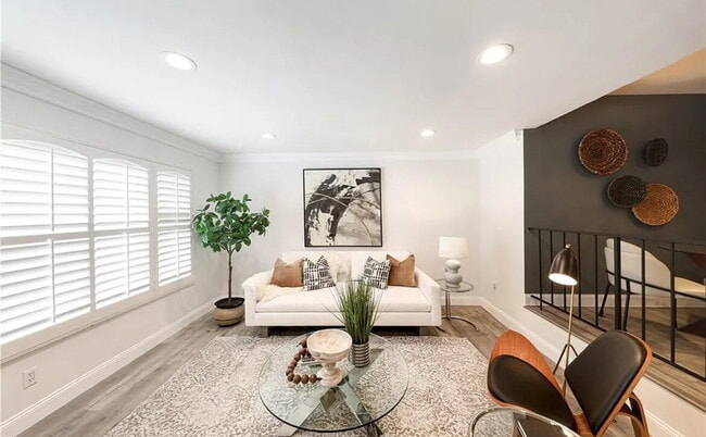 Building Photo - Amazing and Wonderful one bedroom Apartment .