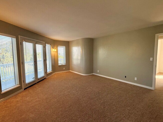 Building Photo - $4,390 / 3 BR - HILLTOP HOME WITH STUNNING BAY & BRIDGE VIEW IN HAYWARD!