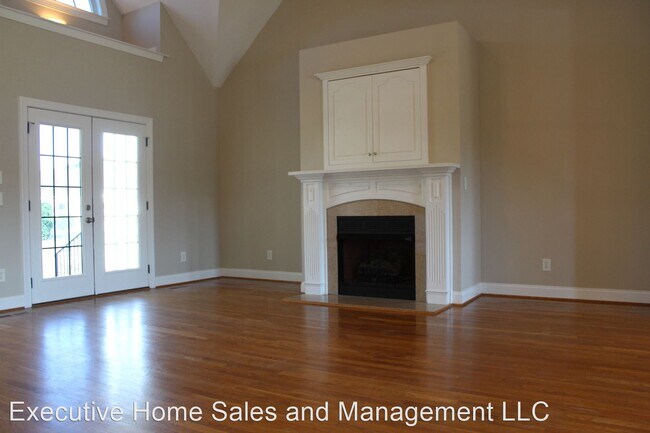 Building Photo - 3 br, 2 bath House - 201 Maddux Dr