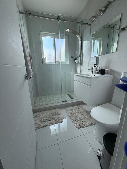 Building Photo - 1531 NE 15th Ave