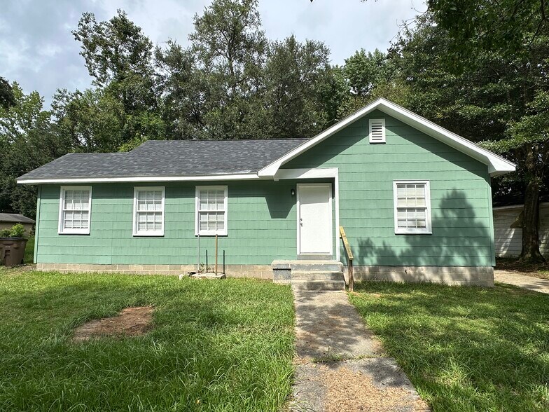 Primary Photo - 163 Potter Dr