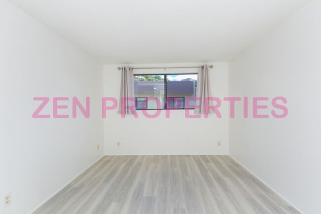 Building Photo - 3 bdrm/ 2.5 bath townhome for rent at Neho...