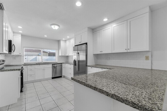 Building Photo - 7125 SW 93rd Ct